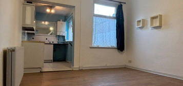 Terraced house to rent in Scotland Street, Manchester M40