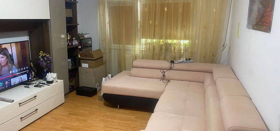 vand apartament 3 camere parter