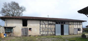 Ferme mitoyenne avec dependances et terrain 1400m²