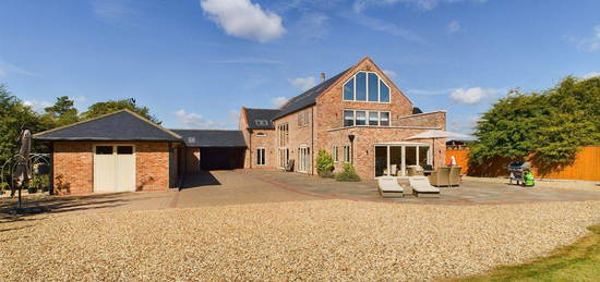 5 bed detached house for sale