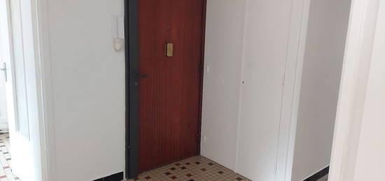 Appartement  à louer, 4 pièces, 3 chambres, 83 m²