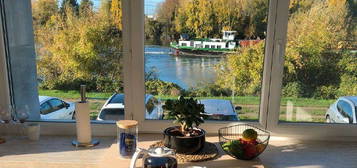 Studio lumineux avec vue sur la seine