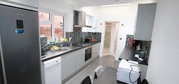 6 bed terraced house to rent