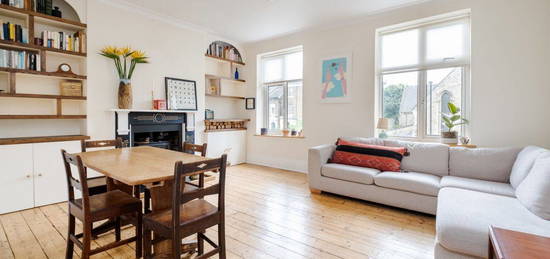 Maisonette to rent in Tollington Park, London N4