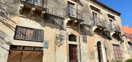 Palazzo - Edificio via 11 Febbraio 28, Centro, Ispica