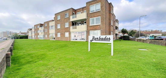 Flat to rent in De La Warr Parade, Bexhill-On-Sea TN40