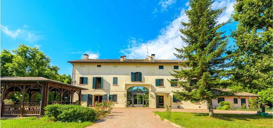 Villa in vendita a Correggio