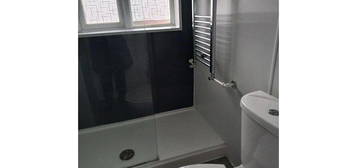 Room to rent in Grosvenor Court, Morden SM4