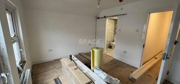 5 bedroom terraced house