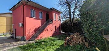 Villa unifamiliare via Po 87, Travacò Siccomario