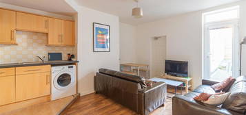 Flat to rent in Helmsley Road, Sandyford, Newcastle Upon Tyne NE2