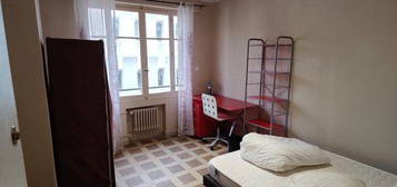 Dispo de suite - chambre meublée à louer dans grand appartement quartier St Charles / Université Aix Marseille