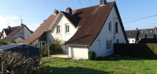 Jolie maison de ville de deux chambres avec jardin