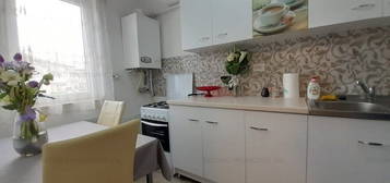 Apartament 40 mp, balcon, et.2, Parcare, zona Kik