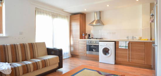 Flat to rent in George Downing Estate, London N16