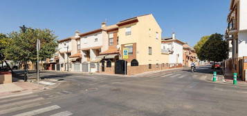 Casa en calle María Lejárraga en San Miguel, Armilla