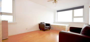 Room to rent in Adelaide Road, London NW3