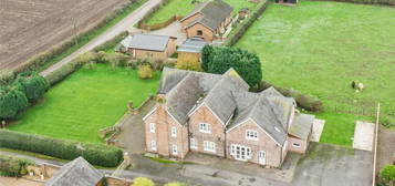 6 bedroom detached house for sale