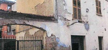 Villetta a schiera all'asta in via Edmondo de Amicis, 8