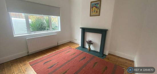 3 bedroom end of terrace house