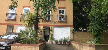 3 bed end terrace house to rent