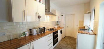 5 bedroom terraced house