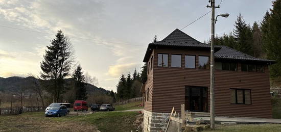 Vand casa de vacanta(vama bucovina)