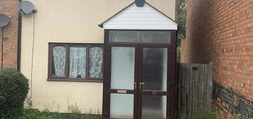 2 bedroom semi-detached house to rent