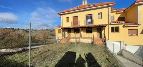 Casa adosada en calle Orion-Ur Estrella de Izar