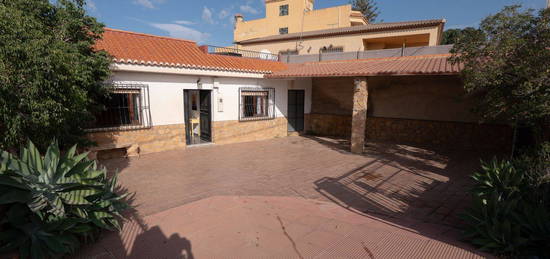 Chalet adosado en venta en calle Llano de Vilches, 29