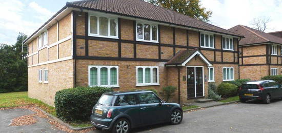 Flat to rent in Aragon Court, Easthampstead, Bracknell, Berkshire RG12