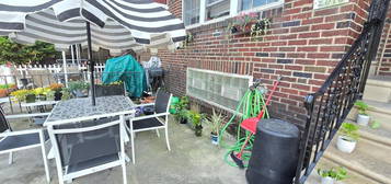 2516 S 58th St, Philadelphia, PA 19143