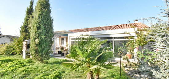 Plain-pied 3 chambres avec grande dépendance et piscine chauffée