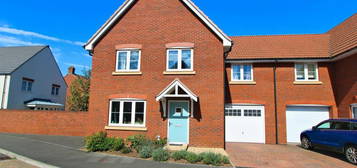 4 bedroom semi-detached house for sale