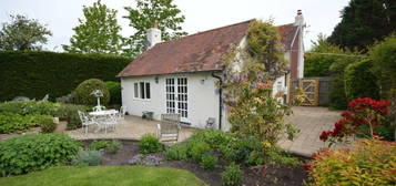 Cottage to rent in Chequers Green, Lymington, Hampshire SO41