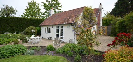 Cottage to rent in Chequers Green, Lymington, Hampshire SO41