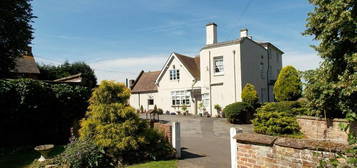 6 bedroom detached house