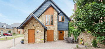 5 bedroom semi-detached house for sale