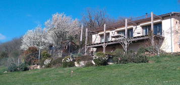 Maison de 137m2 avec piscine sur terrain de 2400m2 avec vue sur les Pyrénées