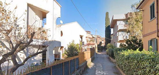 Marino bilocale con balcone e posto auto