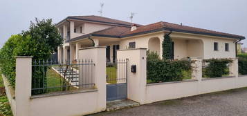 Villa in vendita in via Firenze, 6