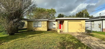 105 S Westward St, Texas City, TX 77591