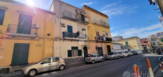 2 LOCALI A TORRE ANNUNZIATA