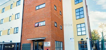 Flat to rent in Charter Court, 65B Bridge Street, Pinner, Middlesex HA5