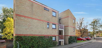 Flat to rent in Beaulands Close, Cambridge CB4