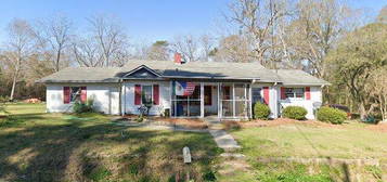 40 4th Ave, McRae Helena, GA 31055