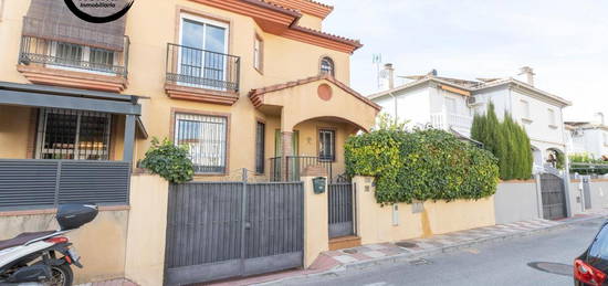 Casa adosada en venta en Las Parras, 20, Gójar