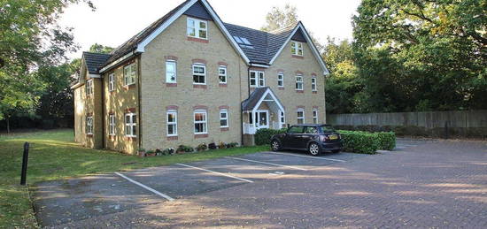 Flat to rent in Pryor Close, Tilehurst, Reading RG31