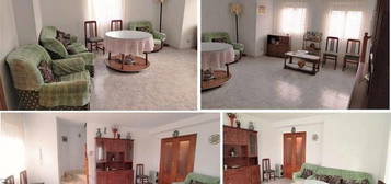 VENTA DE CHALET - Av. Don Santos Robledo