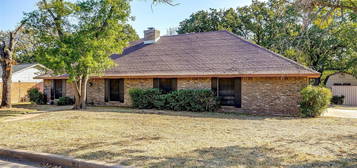 2300 NW 5th Ave, Mineral Wells, TX 76067